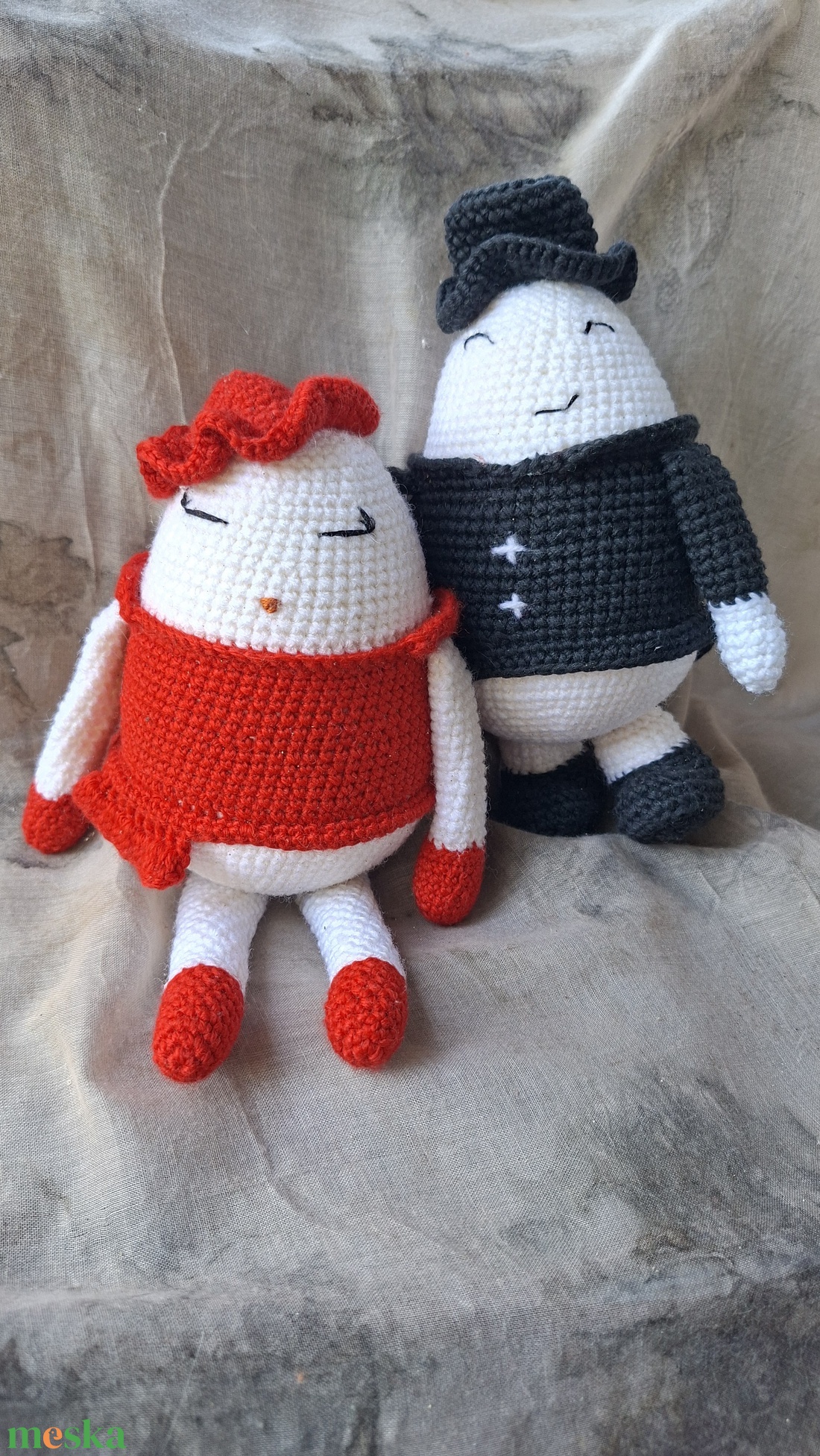 Kézzel horgolt elegáns tojáspár /Humpty Dumpty jellegű úriember és hölgy pár) amigurumi figurák - játék & sport - plüssállat & játékfigura - plüss mesefigurák - Meska.hu