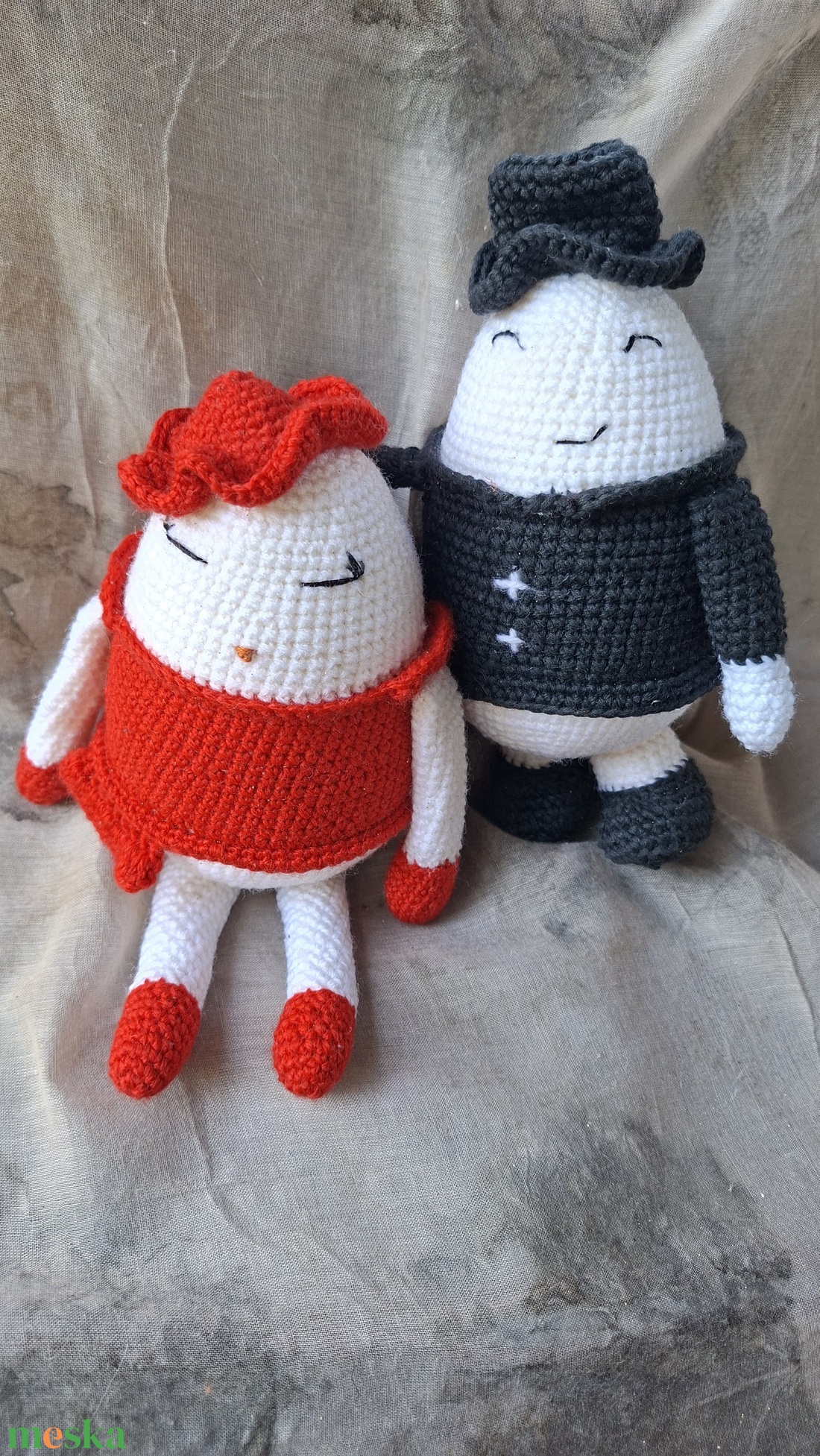 Kézzel horgolt elegáns tojáspár /Humpty Dumpty jellegű úriember és hölgy pár) amigurumi figurák - játék & sport - plüssállat & játékfigura - plüss mesefigurák - Meska.hu