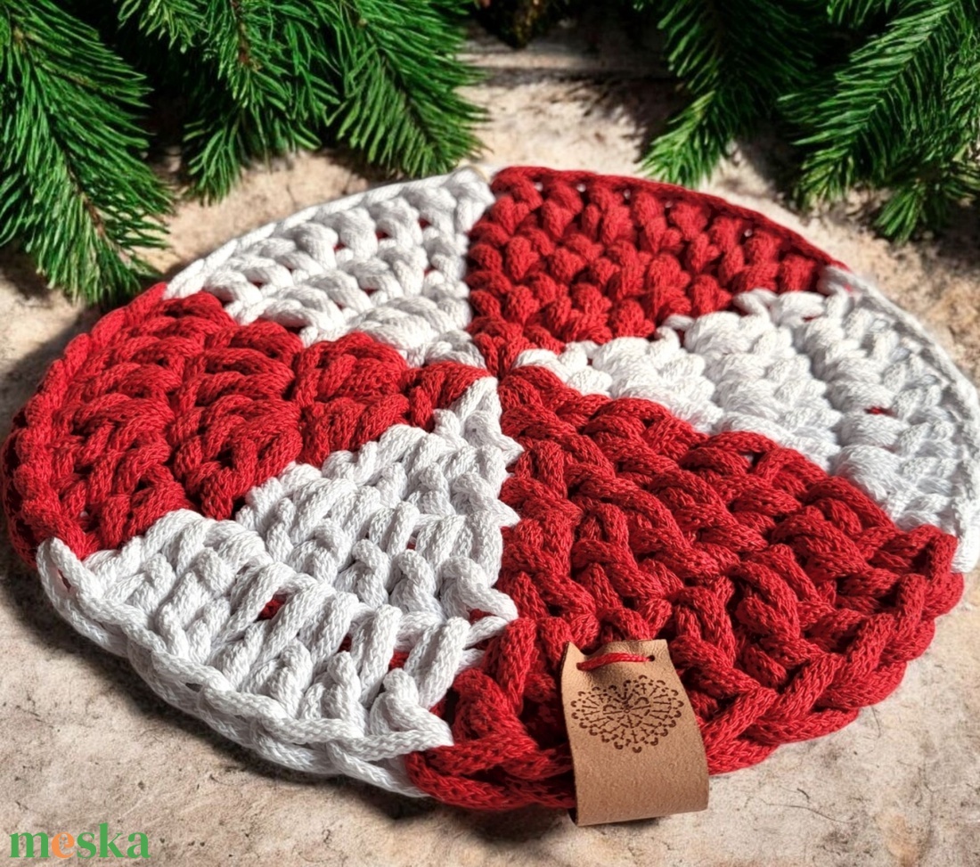 Karácsonyi horgolt edényalátét - otthon & életmód - konyhafelszerelés, tálalás - sütés, főzés - edényalátét - Meska.hu
