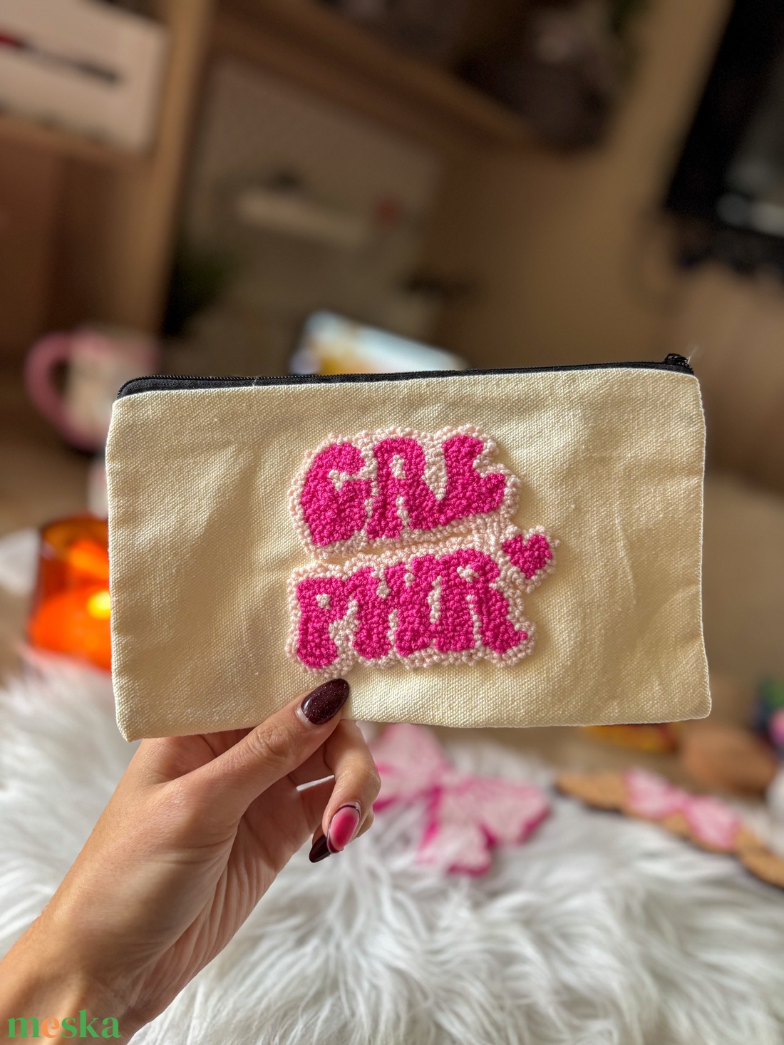 Hímzett tolltartó, Girl power - otthon & életmód - dekoráció - dísztárgy - Meska.hu