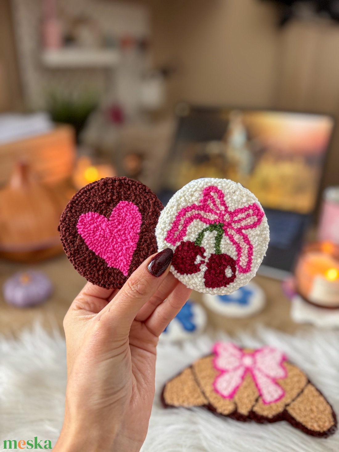 Hímzett autós poháralátét, szív, meggy - otthon & életmód - autó - autós matrica - Meska.hu