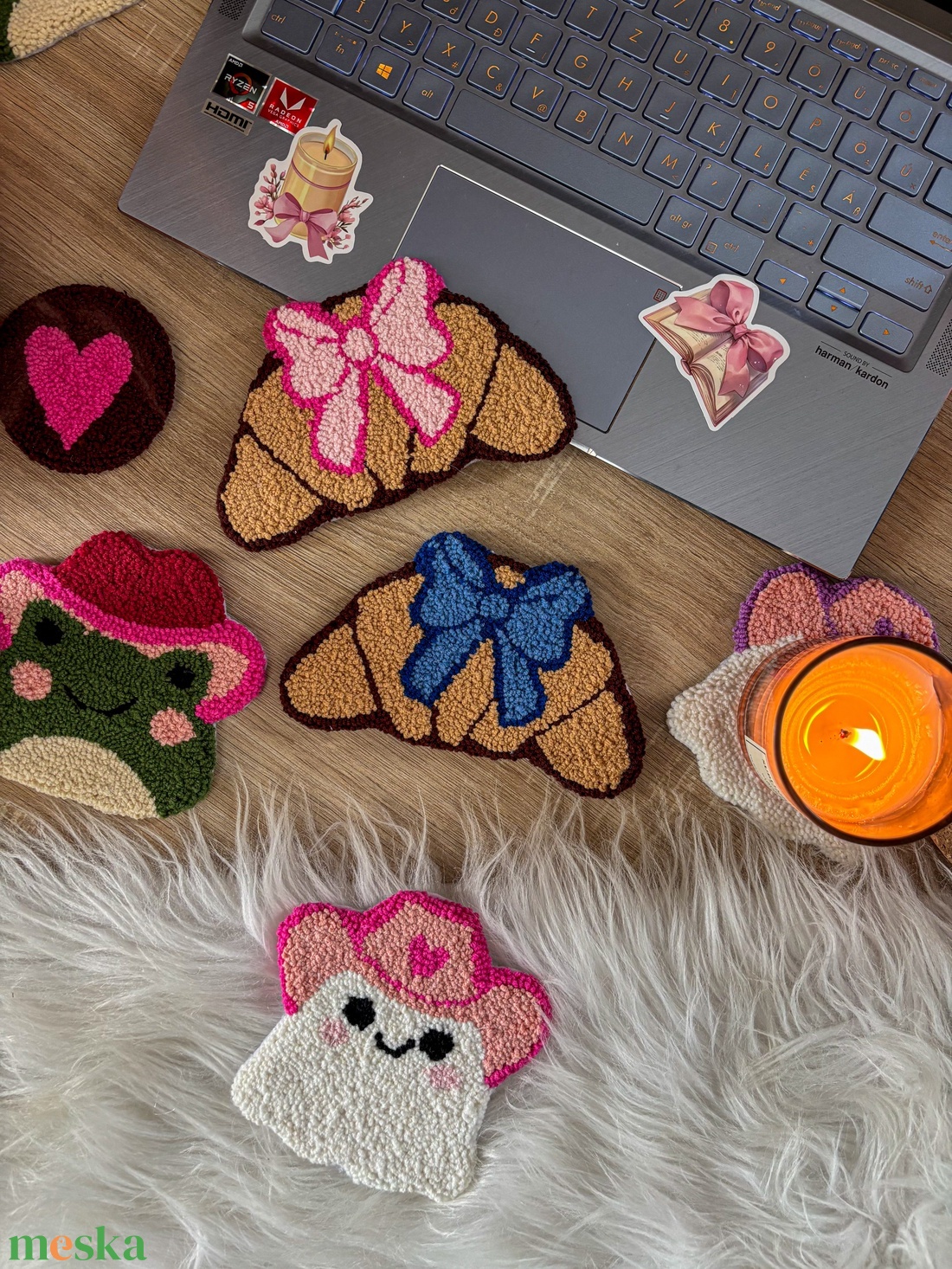 hímzett poháralátét, rózsaszín croissant - otthon & életmód - dekoráció - dísztárgy - Meska.hu