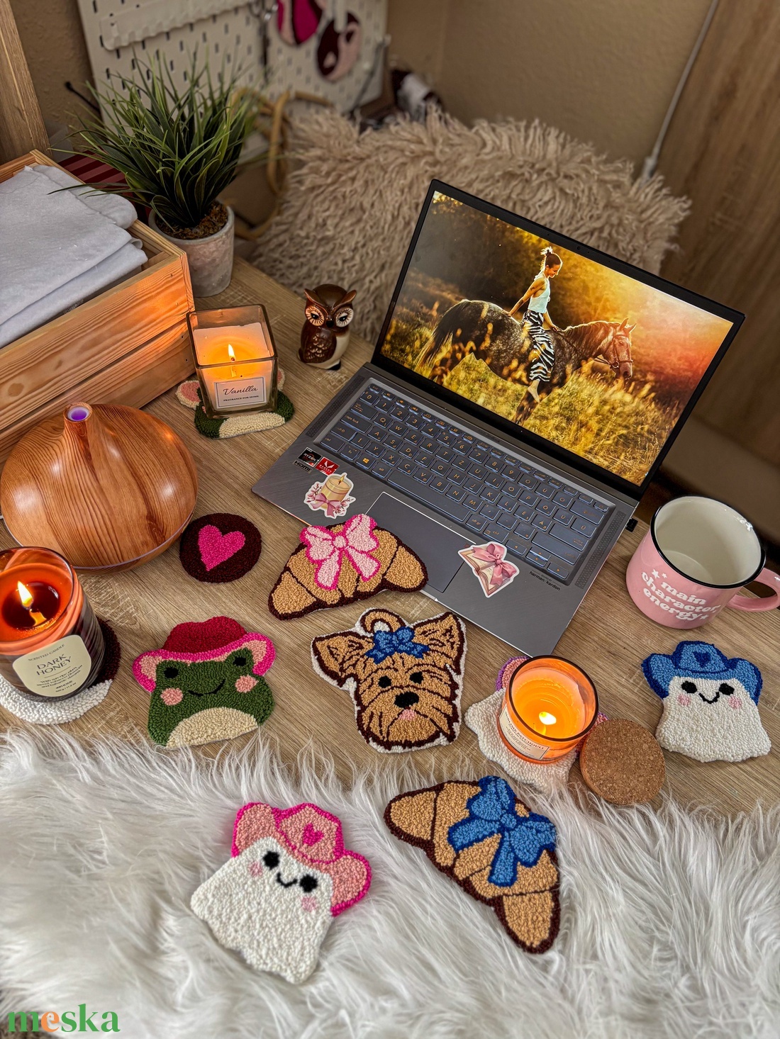 hímzett poháralátét, yorkie kutyafej kék masnival - otthon & életmód - konyhafelszerelés, tálalás - tálalás - tányér- és poháralátét - Meska.hu