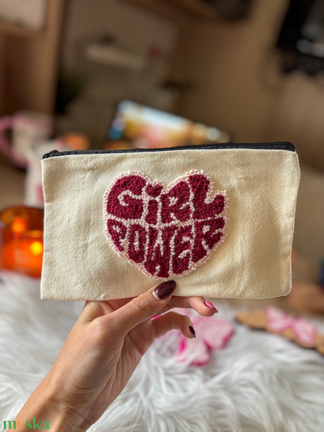 Hímzett tolltartó, girl power - otthon & életmód - papír, írószer - tolltartó & ceruzatekercs - Meska.hu