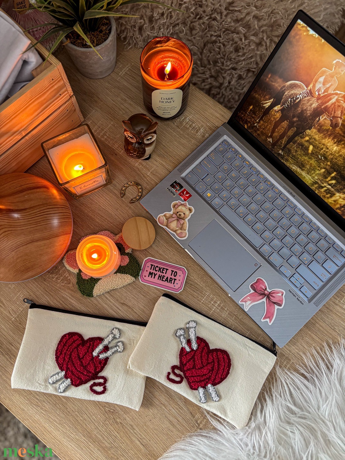 Hímzett tolltartó, horgolt szív minta - otthon & életmód - dekoráció - dísztárgy - Meska.hu