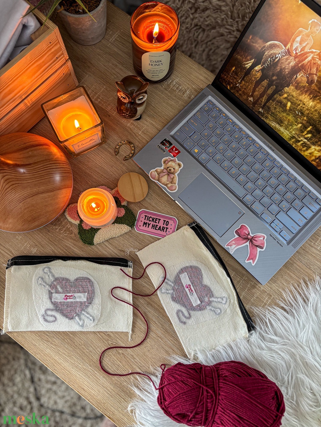 Hímzett tolltartó, horgolt szív minta - otthon & életmód - dekoráció - dísztárgy - Meska.hu