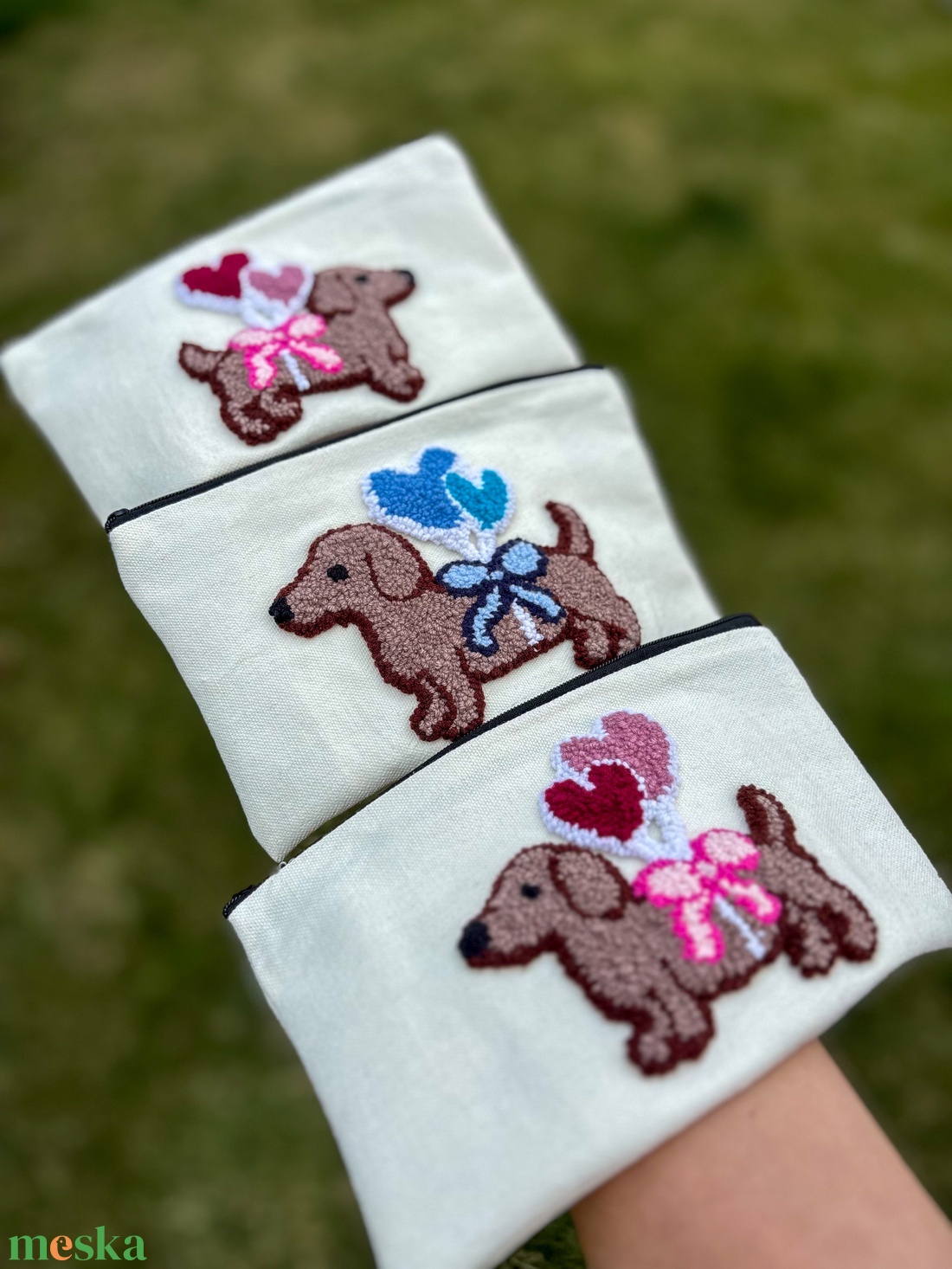 hímzett neszeszer, tacskó - otthon & életmód - dekoráció - asztal és polc dekoráció - asztaldísz - Meska.hu