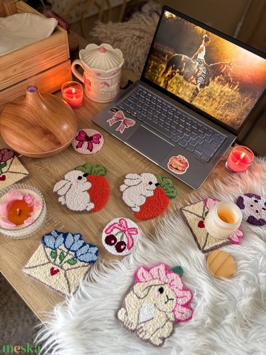 Hímzett poháralátét, virágos nyuszi - otthon & életmód - konyhafelszerelés, tálalás - tálalás - tányér- és poháralátét - Meska.hu