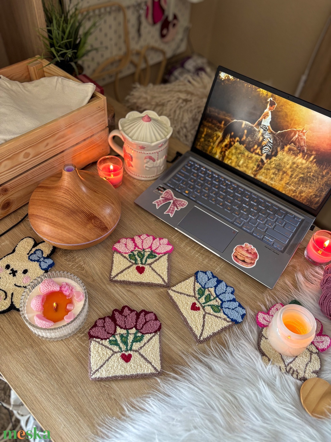 Hímzett poháralátét, kék tulipános levél  - otthon & életmód - konyhafelszerelés, tálalás - tálalás - tányér- és poháralátét - Meska.hu