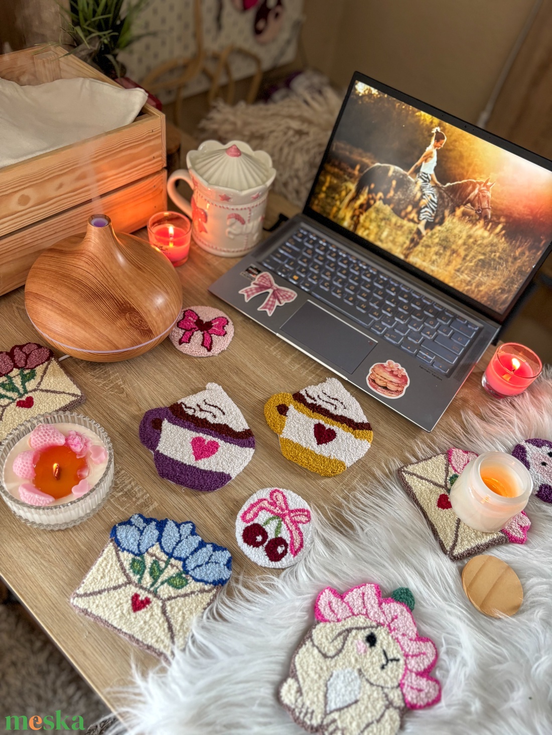 hímzett poháralátét, sárga kávés bögre - otthon & életmód - konyhafelszerelés, tálalás - tálalás - tányér- és poháralátét - Meska.hu