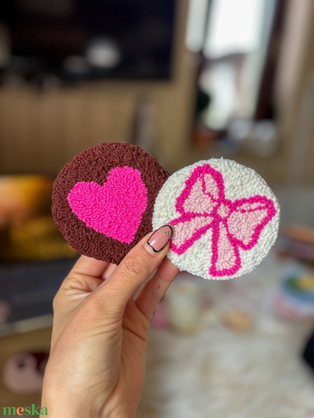 hímzett autós poháralátét, masni, szív - otthon & életmód - autó - autós tároló - Meska.hu