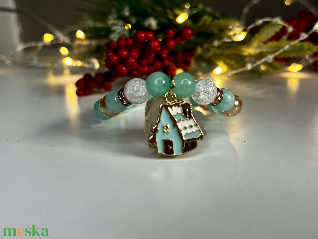 Menta jáde, arany aurakvarc és hegyikristály karkötő méskalács házikó medállal - ékszer - karkötő - ásványkarkötő - Meska.hu Menta jáde, arany aurakvarc és hegyikristály karkötő méskalács házikó medállal - ékszer - karkötő - ásványkarkötő - Meska.hu