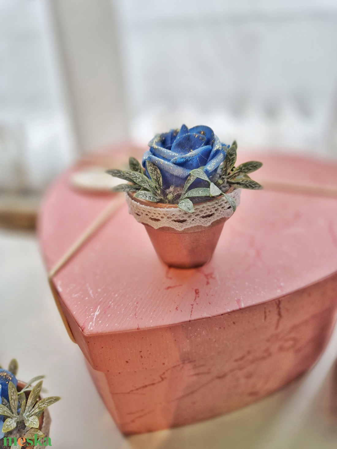 Örök mini rózsa cserepben � kék-arany kézműves ajándék - otthon & életmód - dekoráció - asztal és polc dekoráció - asztaldísz - Meska.hu