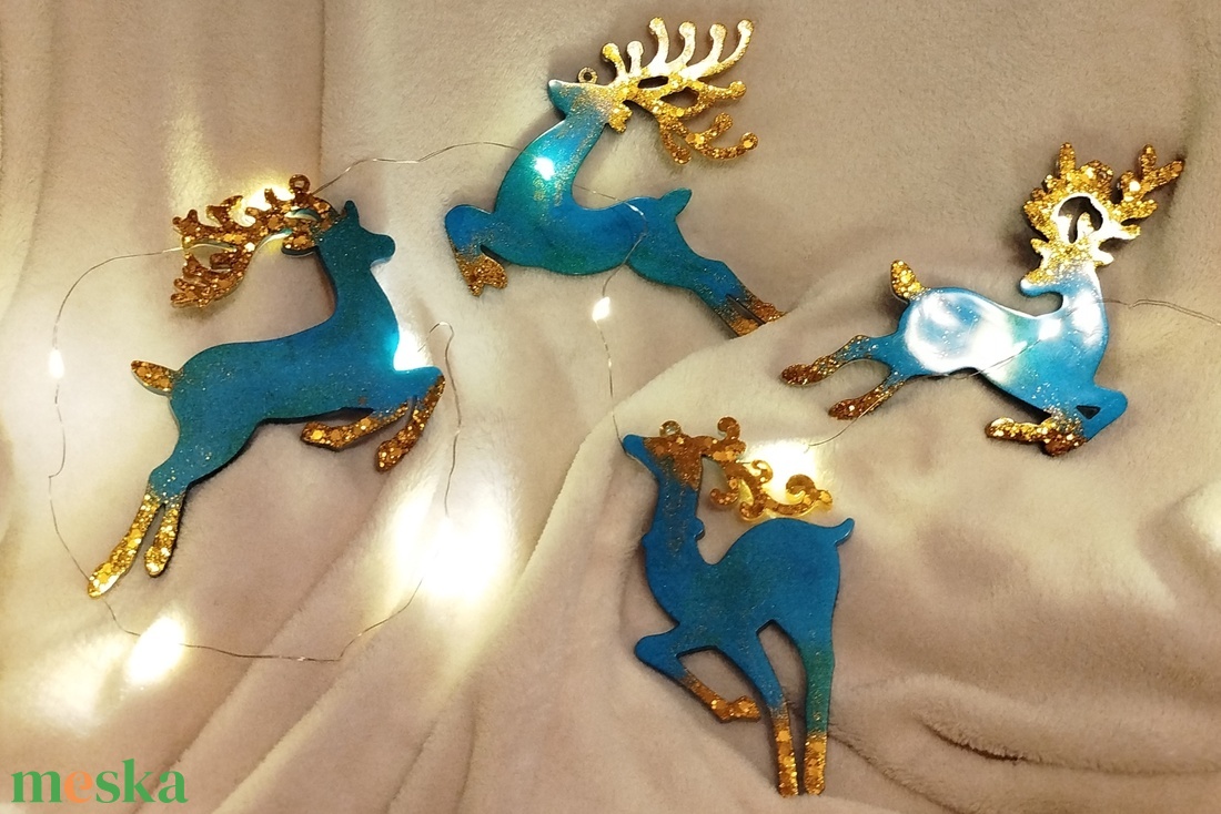 Szarvas karácsonyfadíszek epoxy gyantából  - karácsony - karácsonyi lakásdekoráció - karácsonyfadíszek - Meska.hu