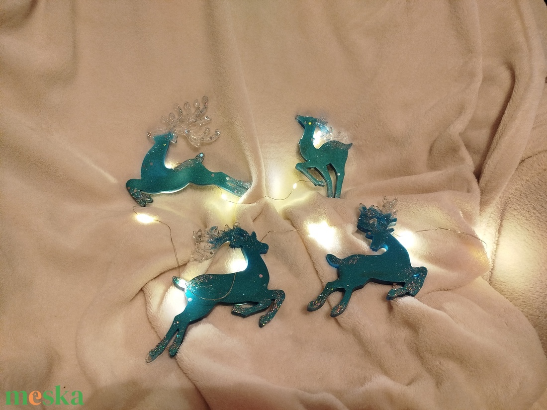 Szarvas karácsonyfadíszek epoxy gyantából  - karácsony - karácsonyi lakásdekoráció - karácsonyfadíszek - Meska.hu