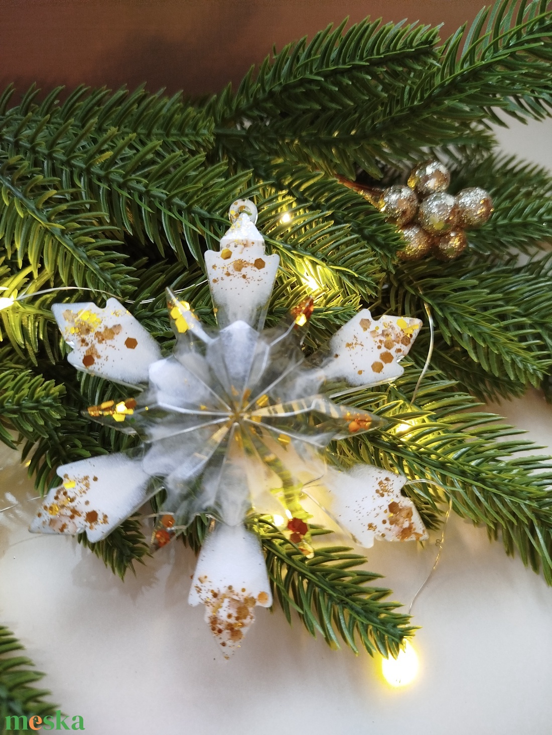 Karácsonyi hópehely epoxy gyantából  - karácsony - karácsonyi lakásdekoráció - karácsonyfadíszek - Meska.hu