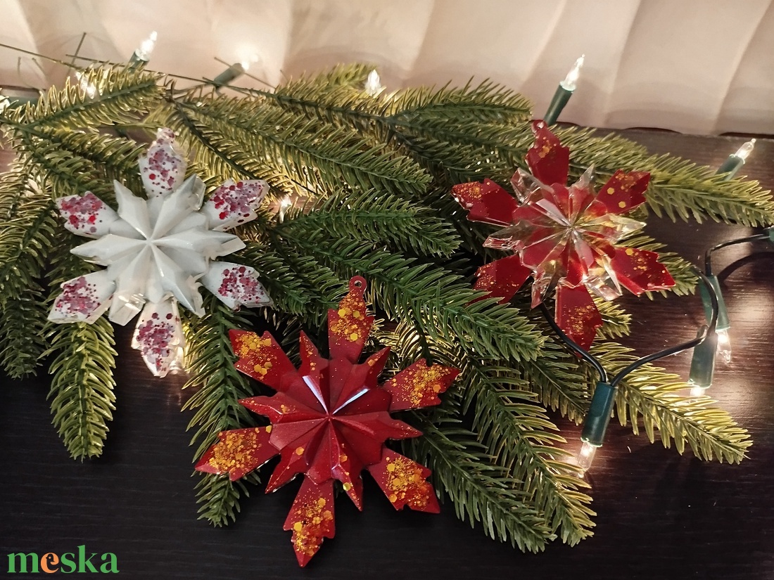 Karácsonyi hópehely epoxy gyantából  - karácsony - karácsonyi lakásdekoráció - karácsonyfadíszek - Meska.hu