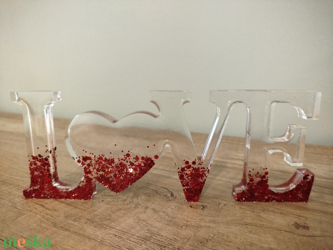 Valentin-napi felirat epoxy gyantából  - otthon & életmód - dekoráció - dekoratív figurák és szobrok - Meska.hu