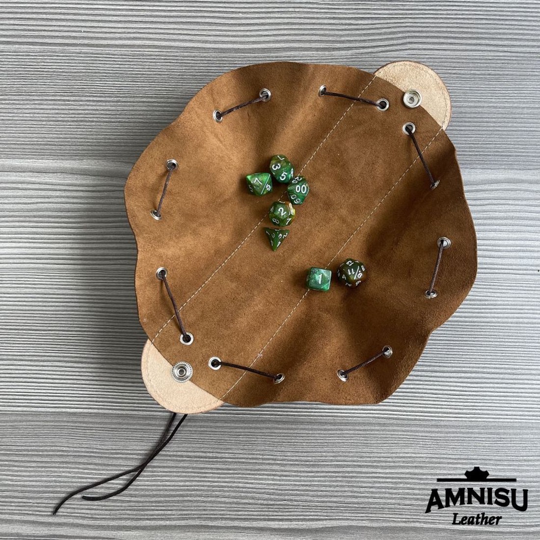 Antikolt bézs - barna sárkányszemes bőr 2in1 szütyő és kockatálca - Ameya - játék & sport - szerepjáték - Meska.hu