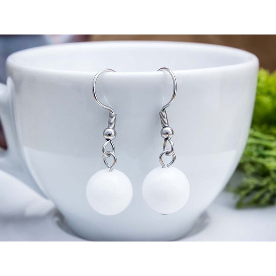 Tejkvarc lógós fülbevaló 8mm - ékszer - fülbevaló - lógó fülbevaló - Meska.hu