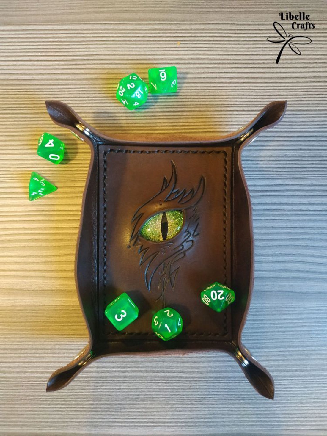 Sárkányszemes kockadobó tálca - ZÖLD szemmel - játék & sport - táblajáték és kártyajáték - társasjátékok - dobókocka - Meska.hu