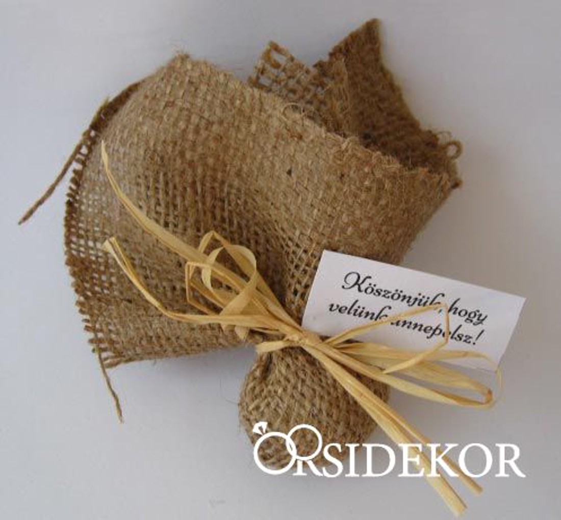 Illatos fa golyó juta csipkében, raffia masnival - esküvő - emlék & ajándék - köszönőajándék - Meska.hu Illatos fa golyó juta csipkében, raffia masnival - esküvő - emlék & ajándék - köszönőajándék - Meska.hu