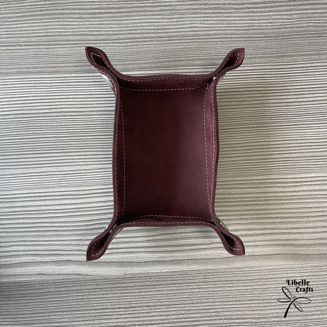 Színes bőr tálca - bordó - otthon & életmód - dekoráció - asztal és polc dekoráció - dekorációs tál, tartó - Meska.hu