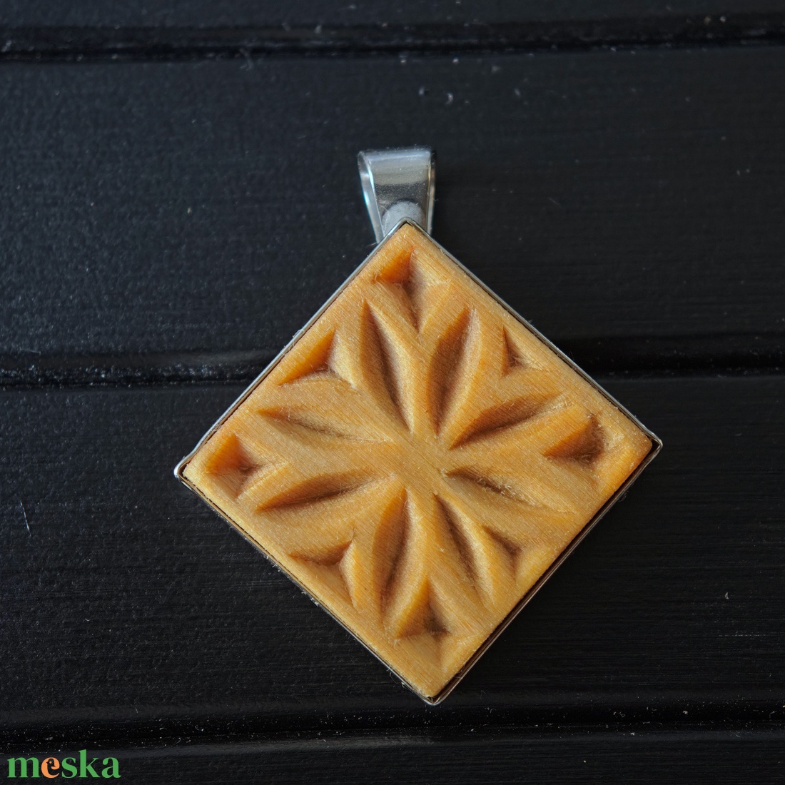 Faragott hárs medál - ékszer - nyaklánc - medál - Meska.hu