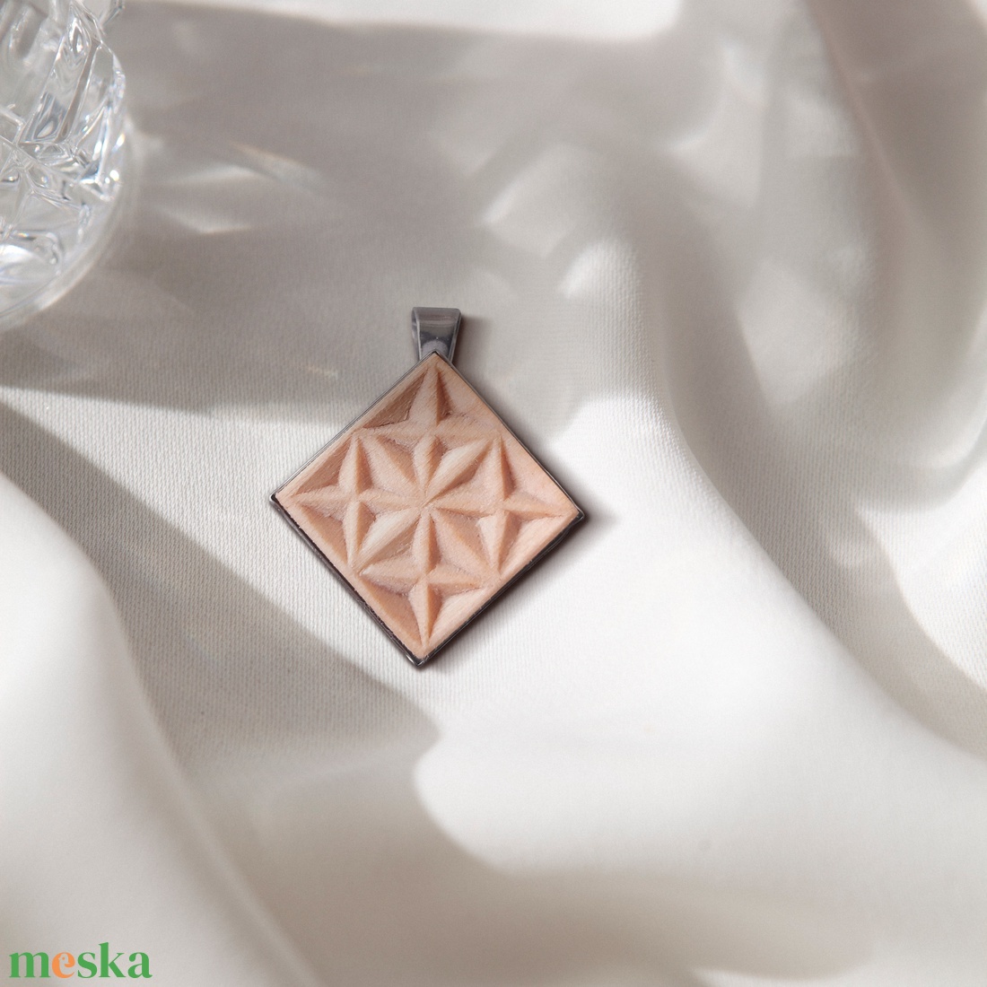 Faragott hárs medál - ékszer - nyaklánc - medál - Meska.hu