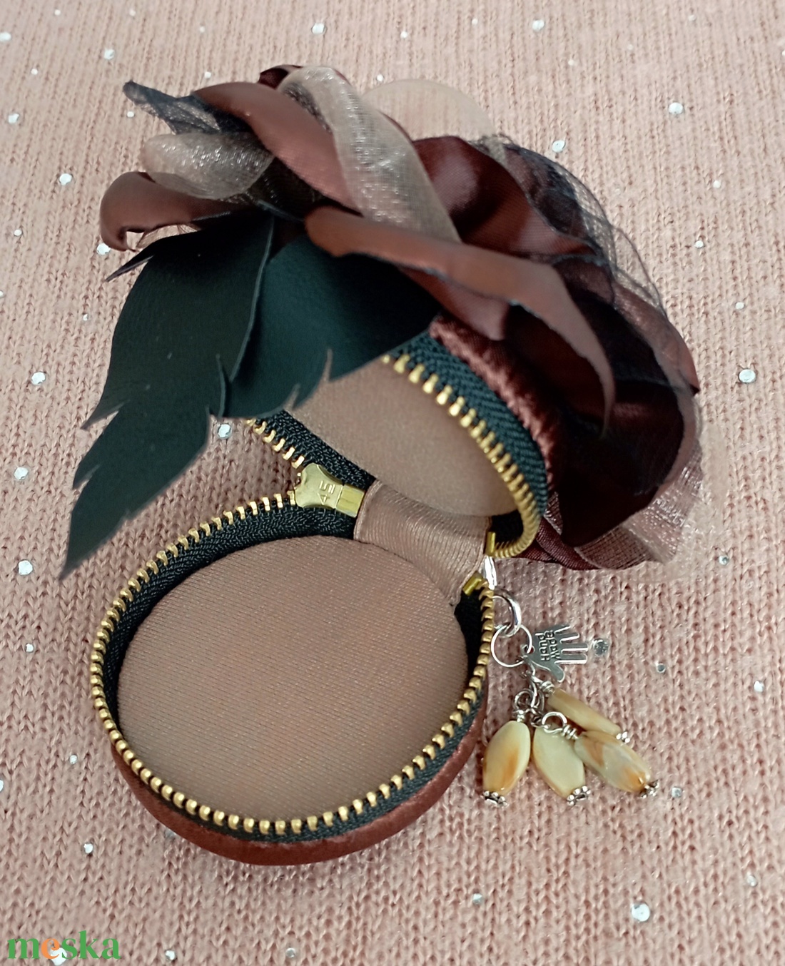 Barna rózsás érmetárca - táska & tok - pénztárca & más tok - aprópénztartó - Meska.hu