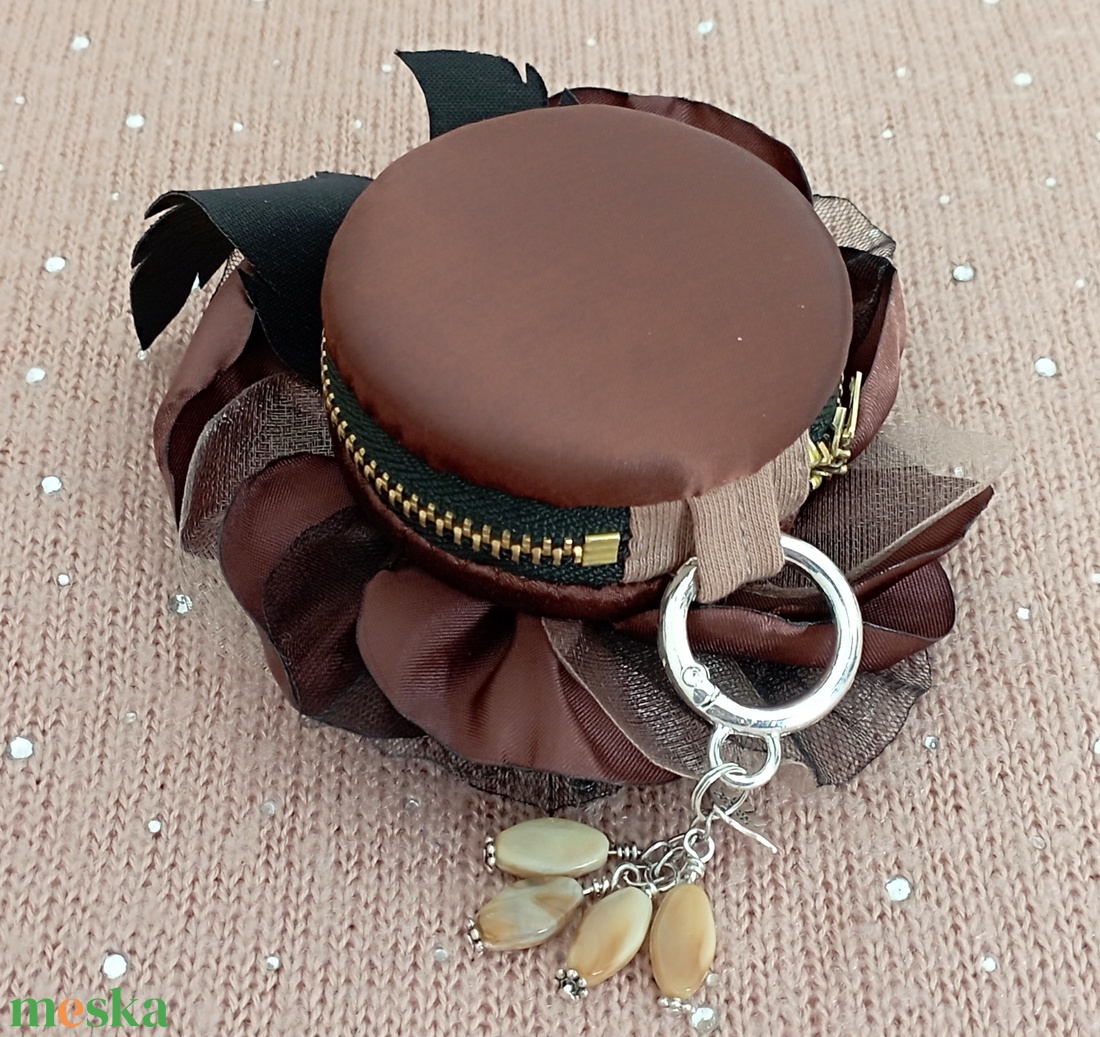 Barna rózsás érmetárca - táska & tok - pénztárca & más tok - aprópénztartó - Meska.hu