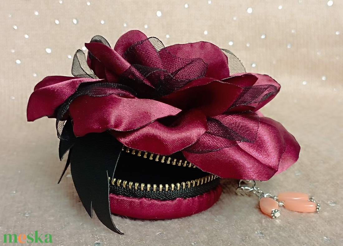 Bordó rózsás érmetárca - táska & tok - pénztárca & más tok - aprópénztartó - Meska.hu