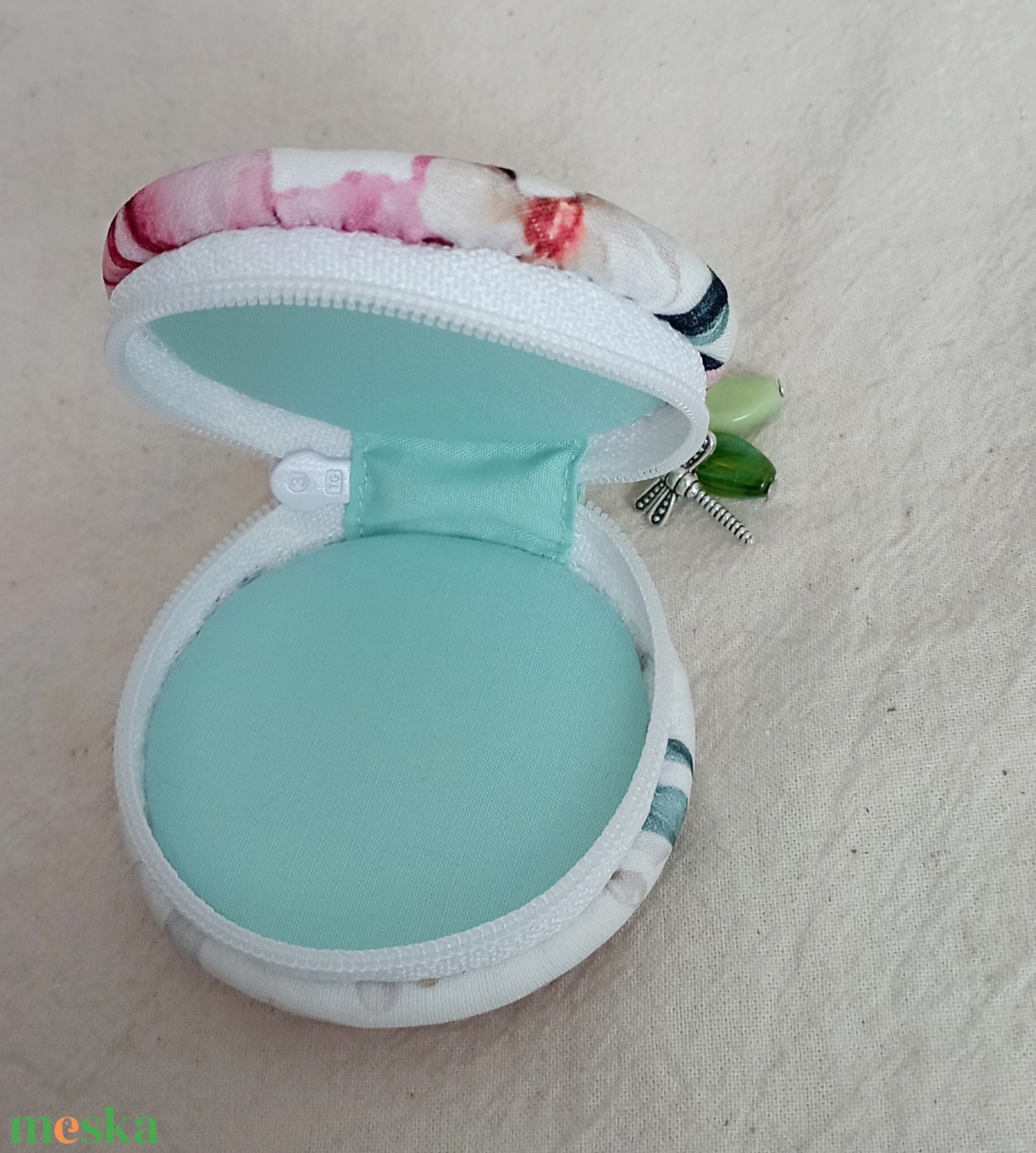 Tavaszi virágos érmetárca - táska & tok - pénztárca & más tok - aprópénztartó - Meska.hu