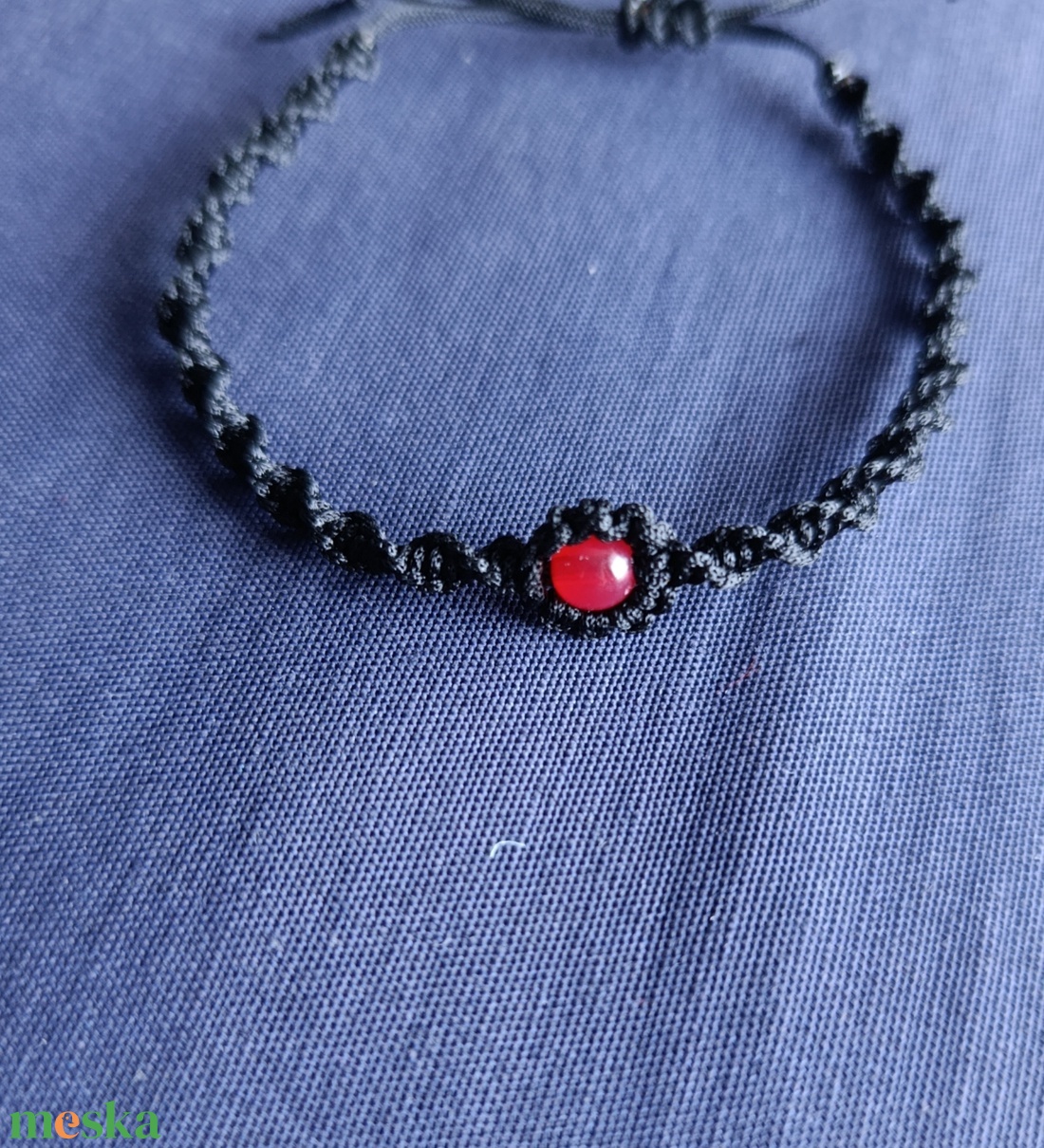 Small Simple Red karkötő - ékszer - karkötő - fonott karkötő - Meska.hu