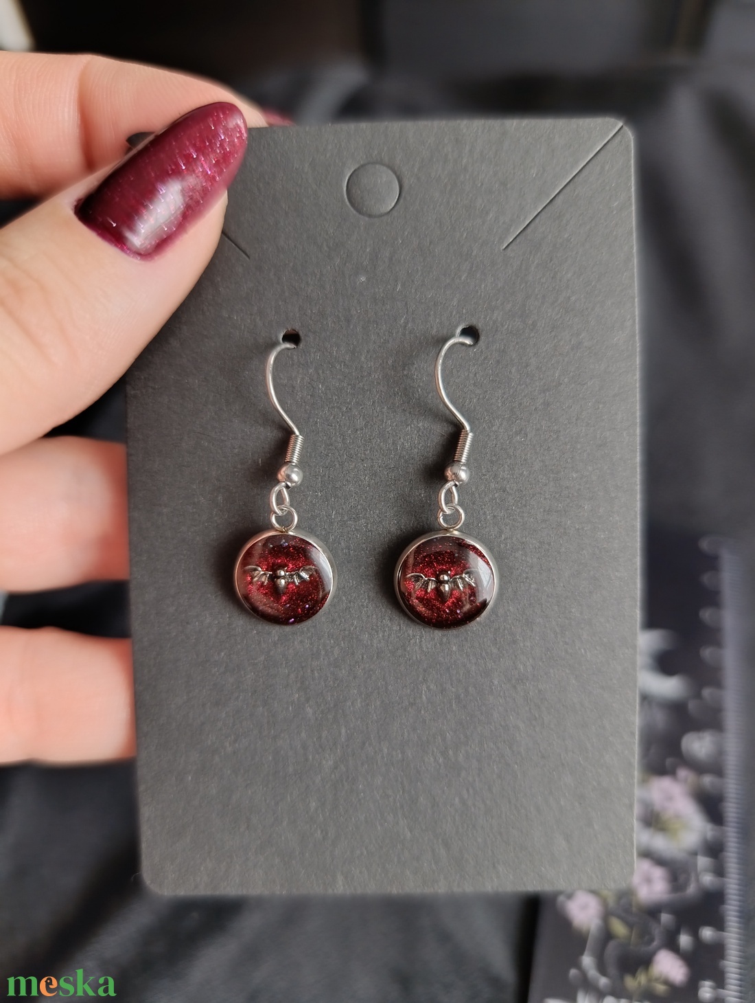 Gótikus fülbevaló denevérrel - ékszer - fülbevaló - lógós kerek fülbevaló - Meska.hu