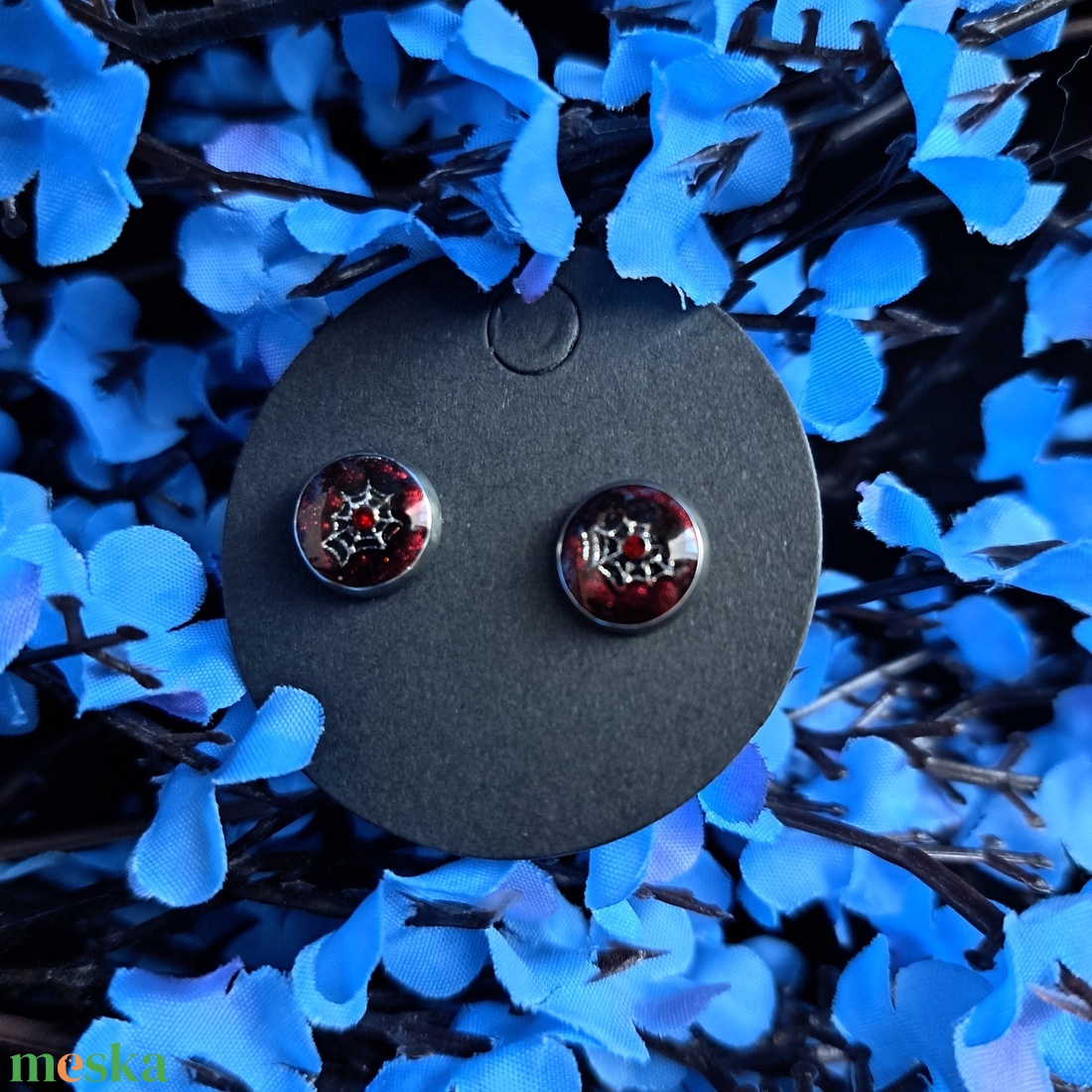 Red Velvet pókhálós fülbevaló - ékszer - fülbevaló - pötty fülbevaló - Meska.hu