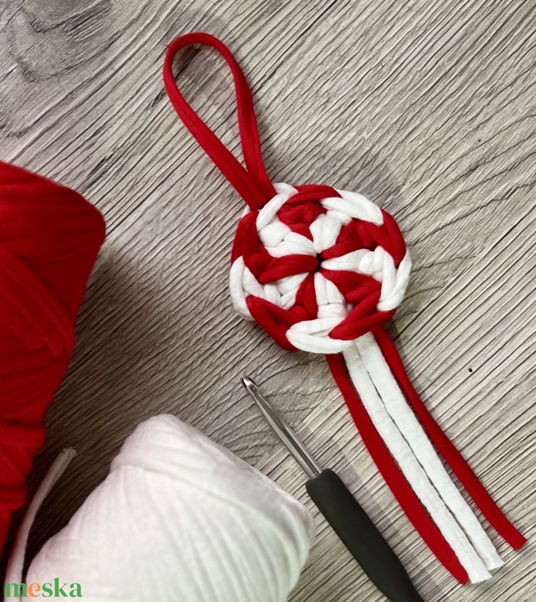 Horgolt karácsonyfadísz, cukorka - karácsony - karácsonyi lakásdekoráció - karácsonyfadíszek - Meska.hu