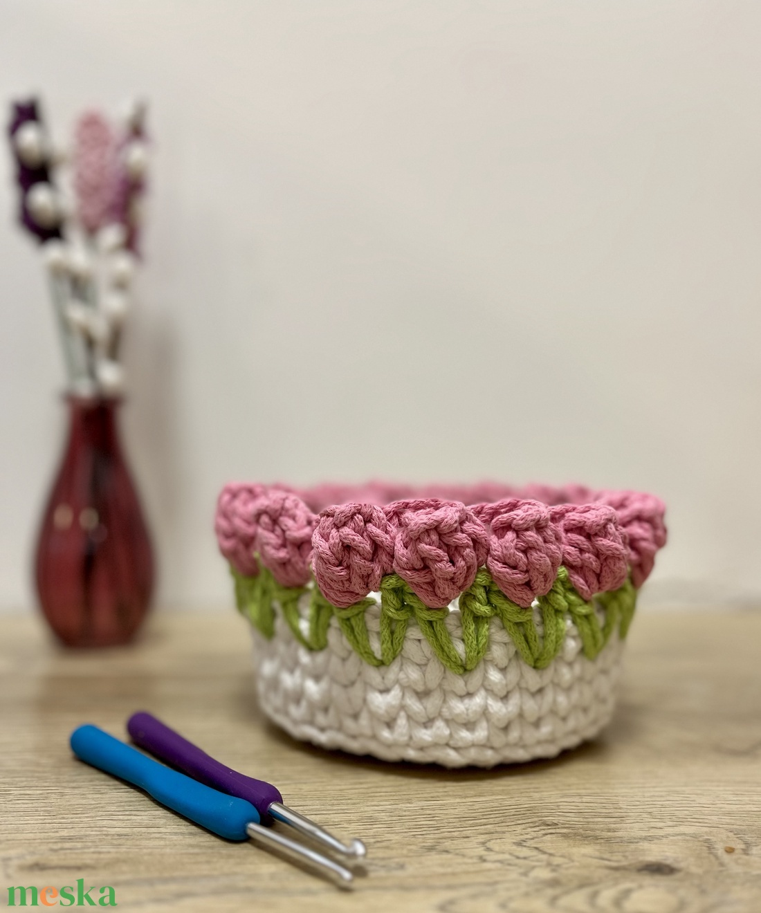 Horgolt tulipános tároló kosár  - otthon & életmód - tárolás & rendszerezés - tárolókosár - Meska.hu