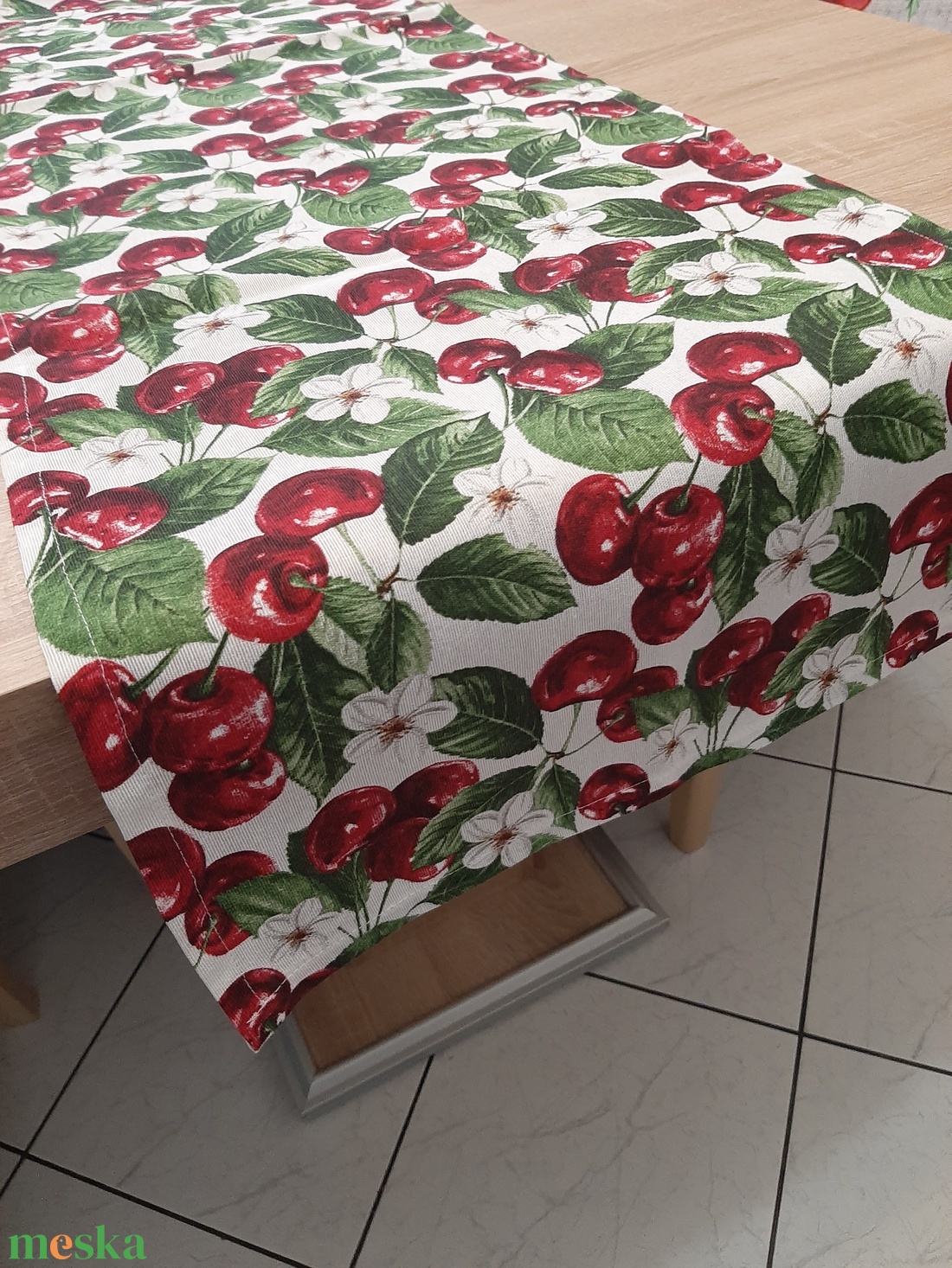 Cseresznyés asztalifutó -  - Meska.hu