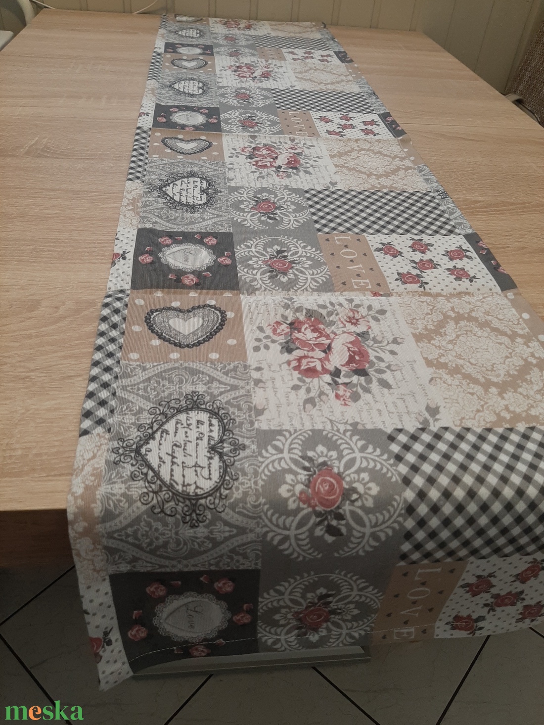 Szivecskés asztalifutó - otthon & életmód - lakástextil - abrosz, terítő - asztalfutó - Meska.hu
