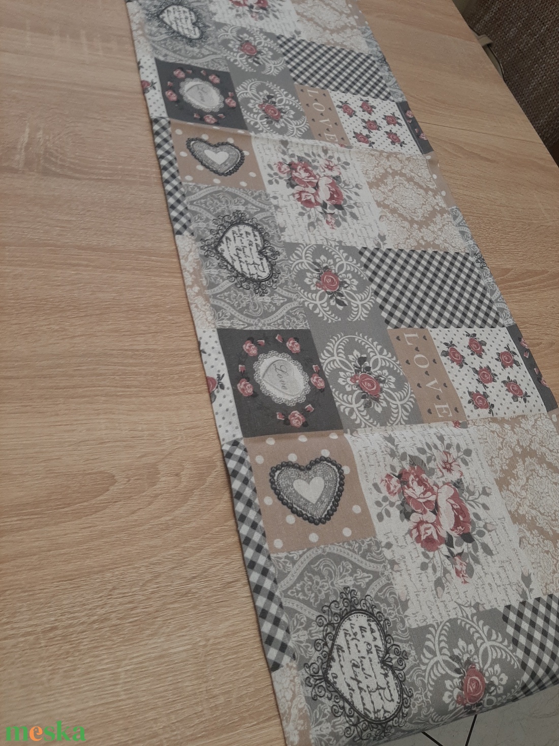 Szivecskés asztalifutó - otthon & életmód - lakástextil - abrosz, terítő - asztalfutó - Meska.hu