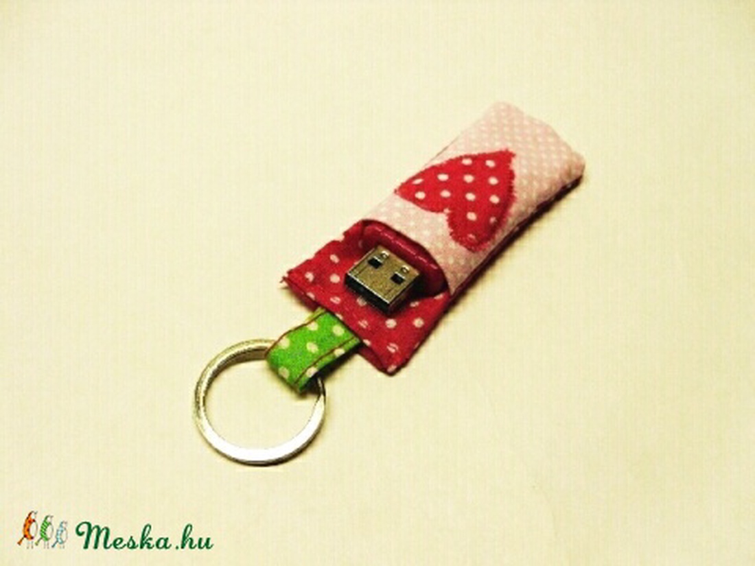 Rózsaszín USB Pendrive vagy Rúzs táska karikán Szív mintával -  - Meska.hu