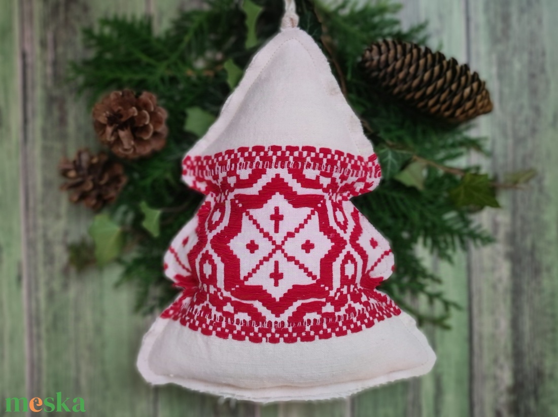 Fenyőfa alakú karácsonyi dekor akasztós - karácsony - karácsonyi lakásdekoráció - karácsonyi ajtódíszek - Meska.hu