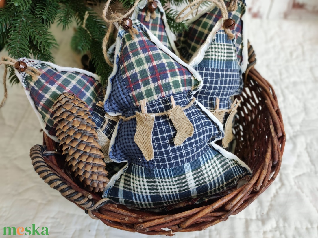 Kockás fenyőfa dekor - karácsony - karácsonyi lakásdekoráció - karácsonyi ajtódíszek - Meska.hu