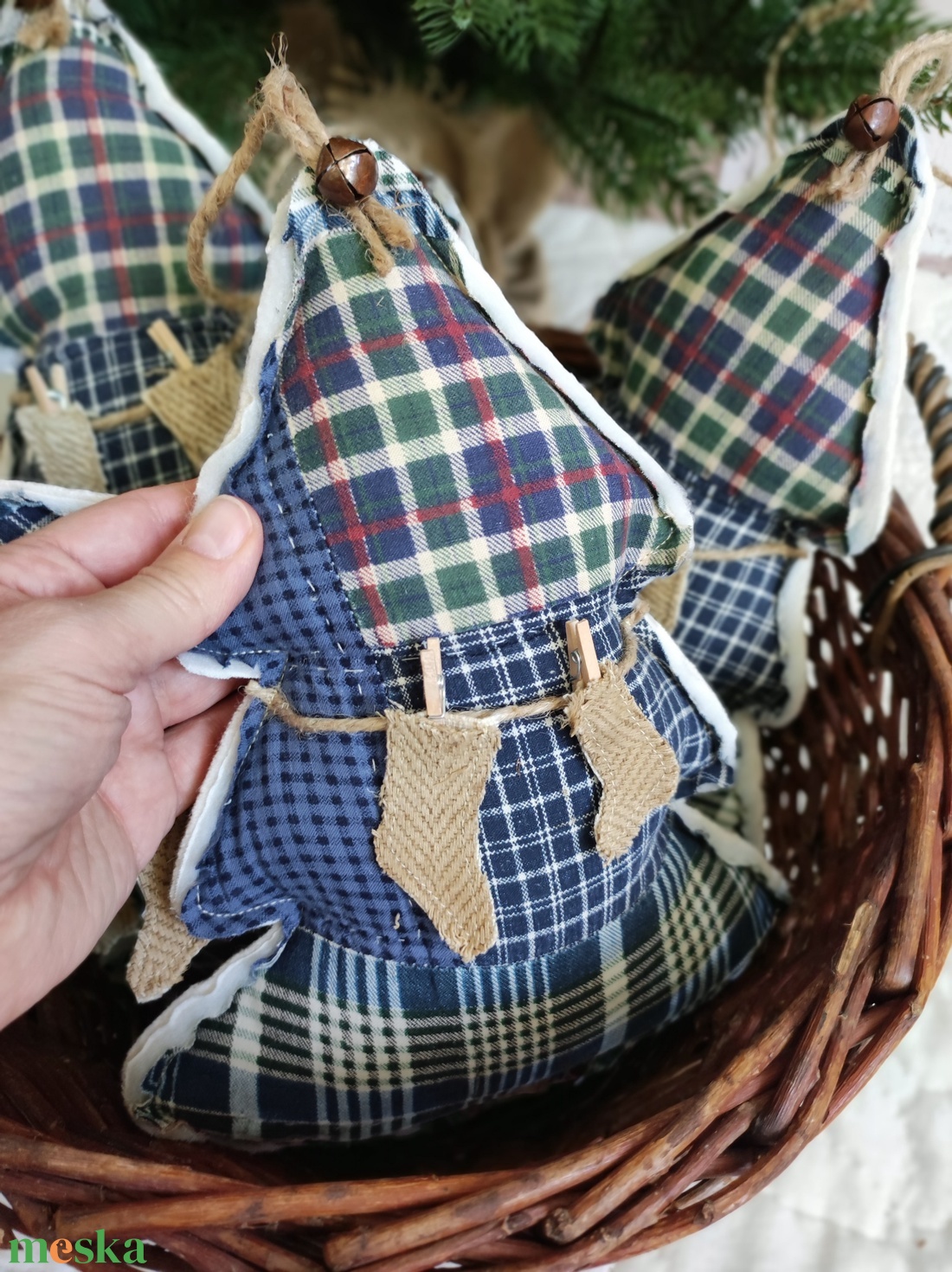 Kockás fenyőfa dekor - karácsony - karácsonyi lakásdekoráció - karácsonyi ajtódíszek - Meska.hu