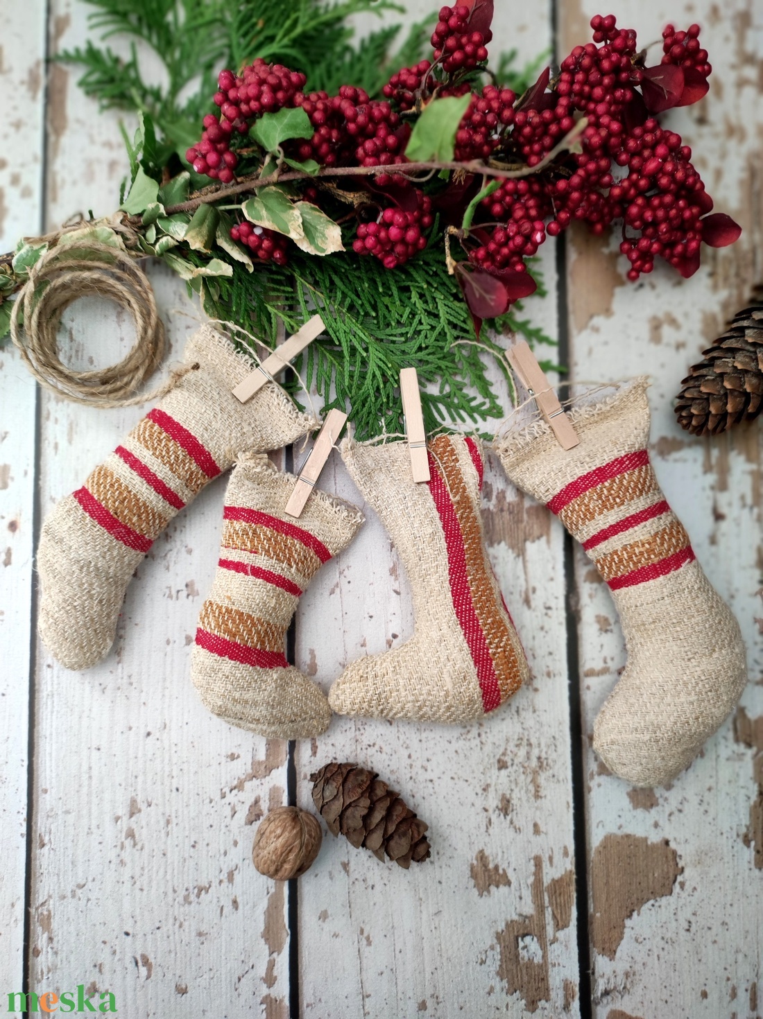 Farmhouse mikulás zokni girland - karácsony - karácsonyi lakásdekoráció - karácsonyi girland, boa - Meska.hu