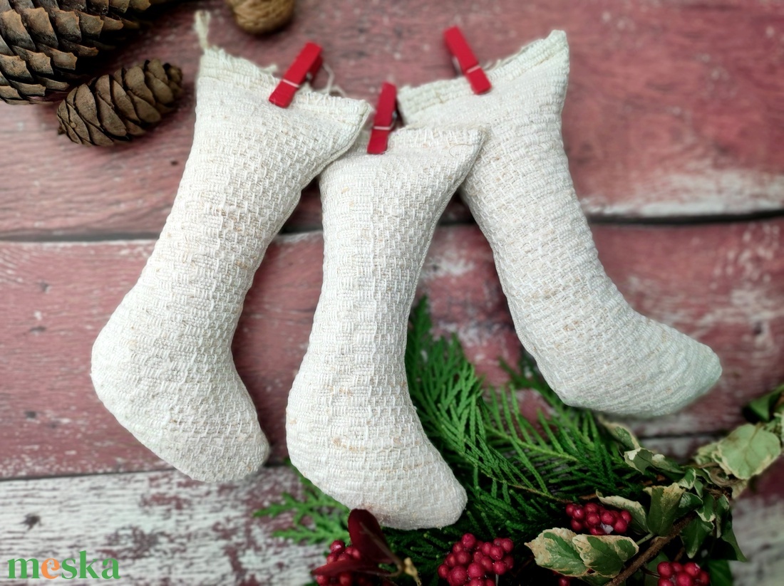 Fehér mikulás zokni füzér - karácsony - karácsonyi lakásdekoráció - karácsonyi girland, boa - Meska.hu