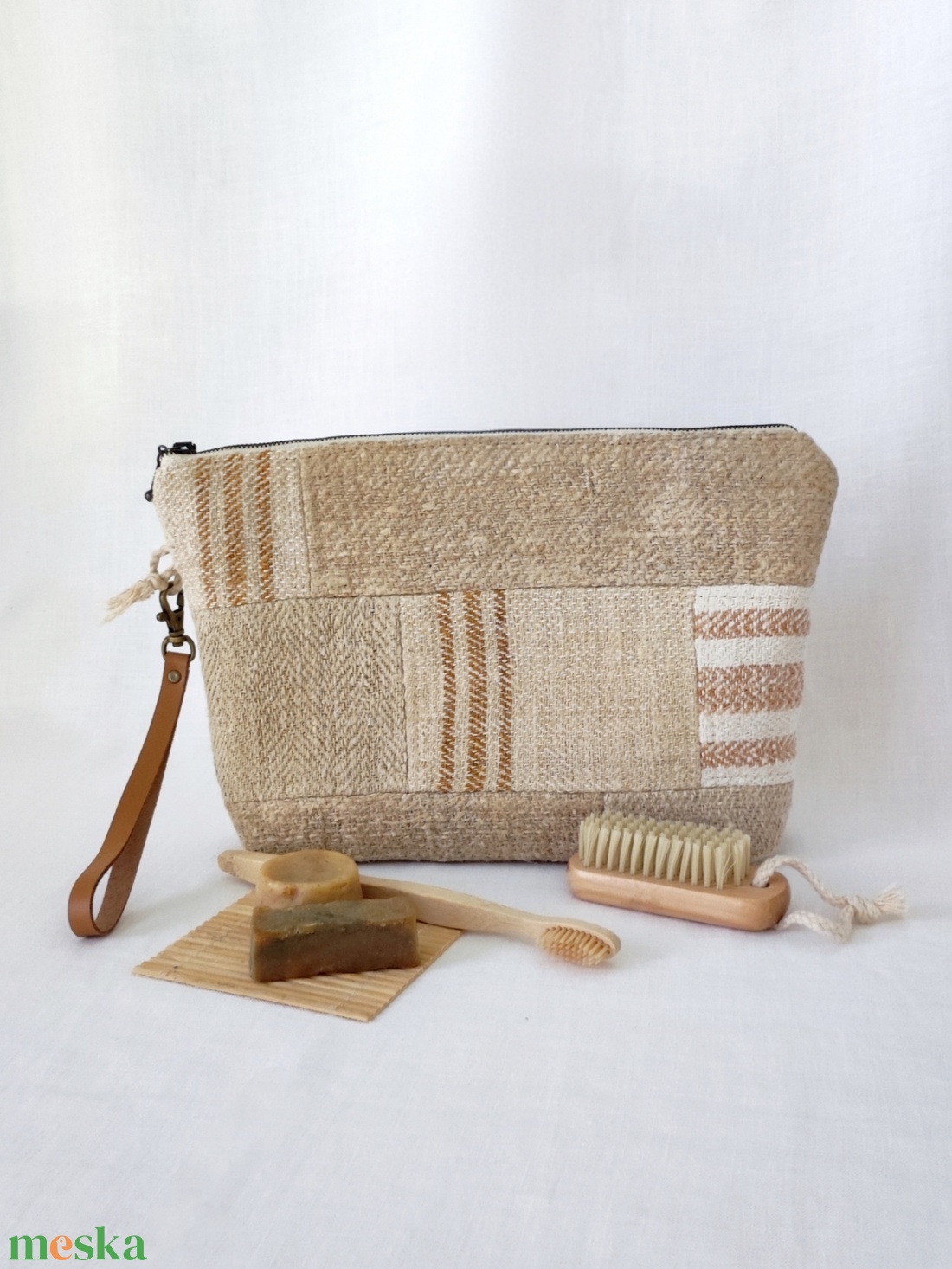 Természetes vászon kozmetikai táska - uniszex   - táska & tok - neszesszer - Meska.hu