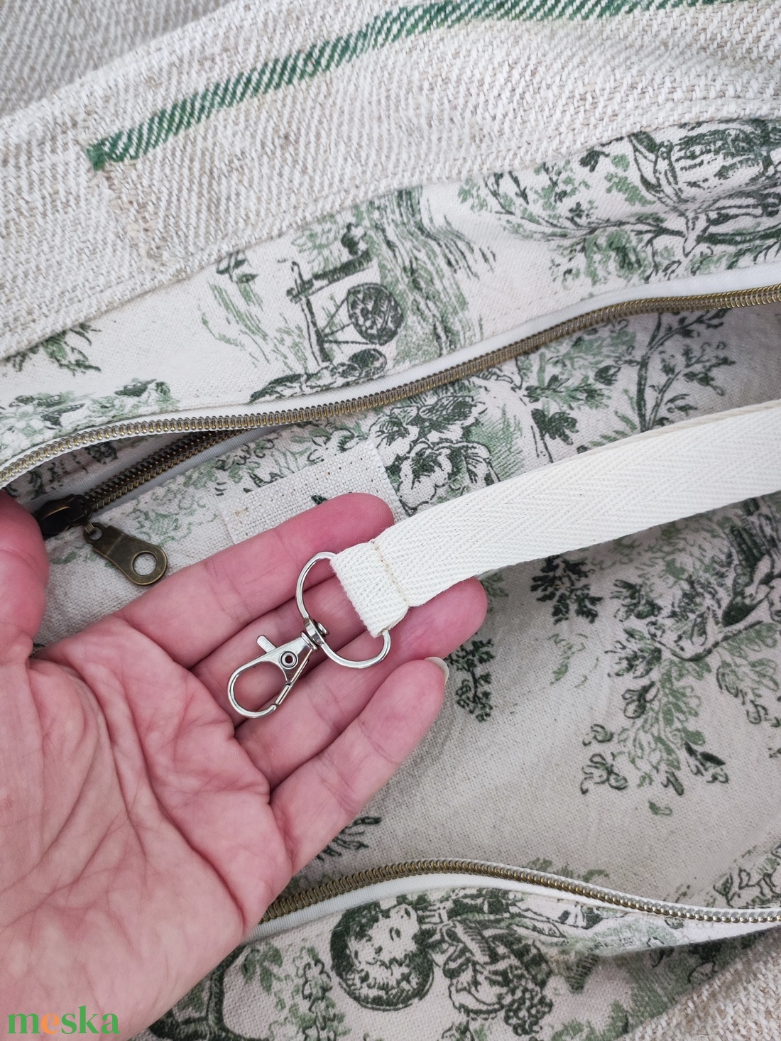 Nagyméretű női válltáska antik zsákvászonból - Egyedi, kézműves L-es shopper zöld Toile de Jouy béléssel - táska & tok - kézitáska & válltáska - nagy pakolós táska - Meska.hu