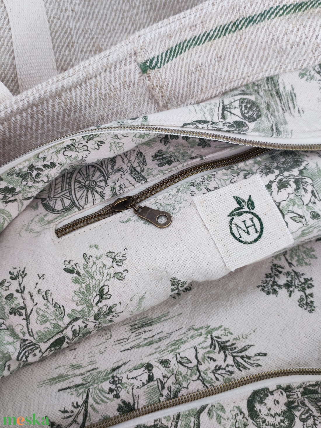 Nagyméretű női válltáska antik zsákvászonból - Egyedi, kézműves L-es shopper zöld Toile de Jouy béléssel - táska & tok - kézitáska & válltáska - nagy pakolós táska - Meska.hu